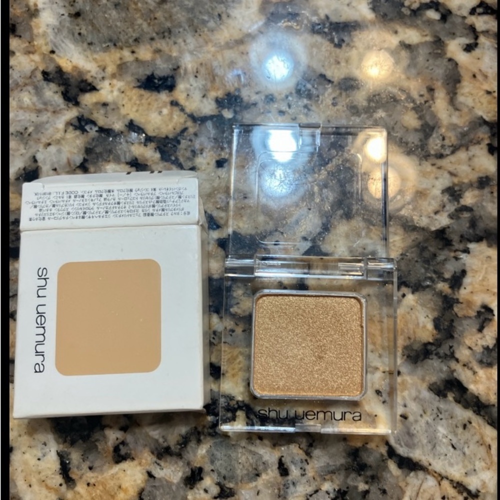 Brand new in a box Shu Uemura Eye Shadow – IR ORANGE 200 (Iridescent Finish)